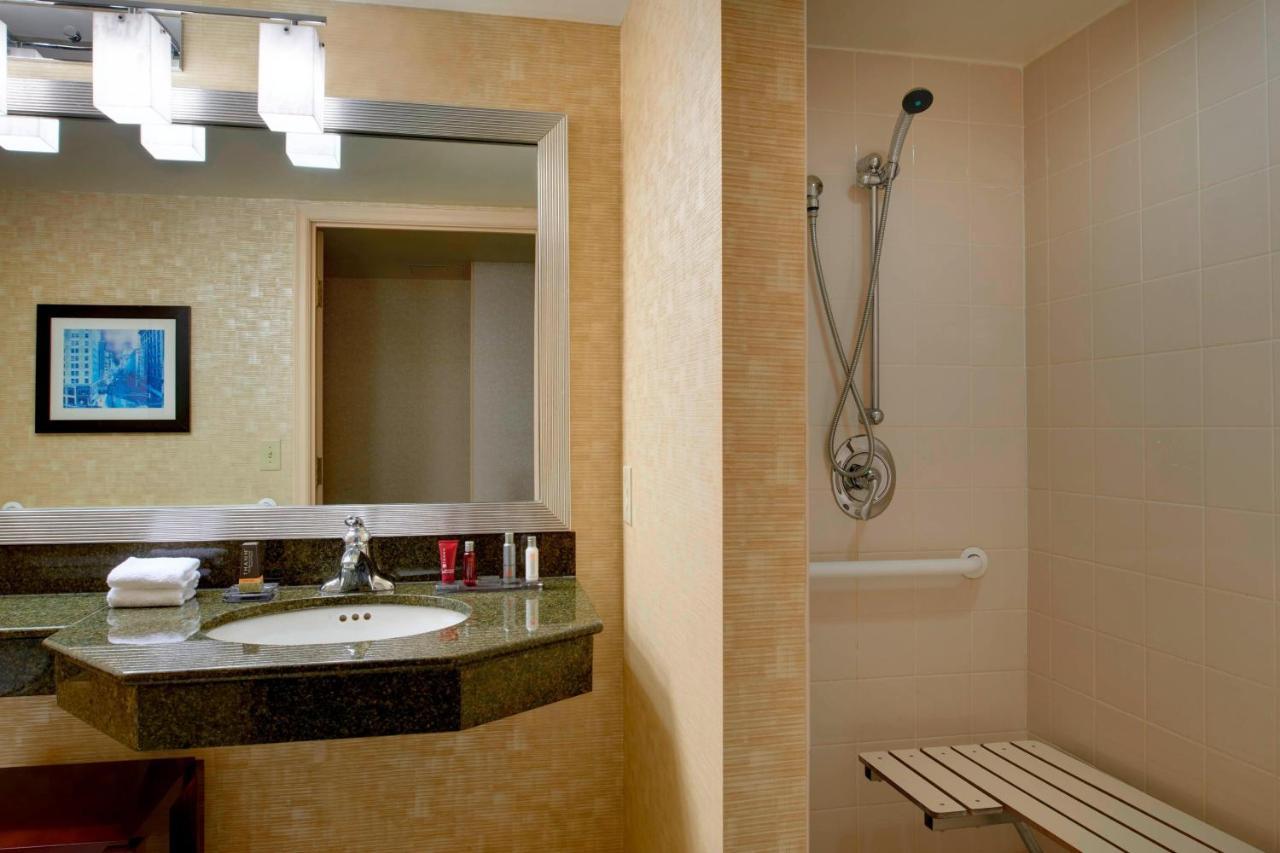 Milwaukee Marriott West Otel Waukesha Dış mekan fotoğraf