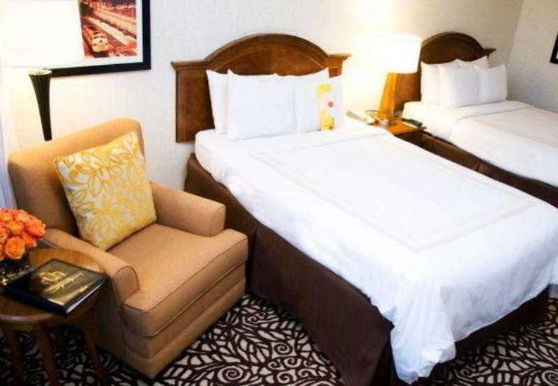 Milwaukee Marriott West Otel Waukesha Dış mekan fotoğraf